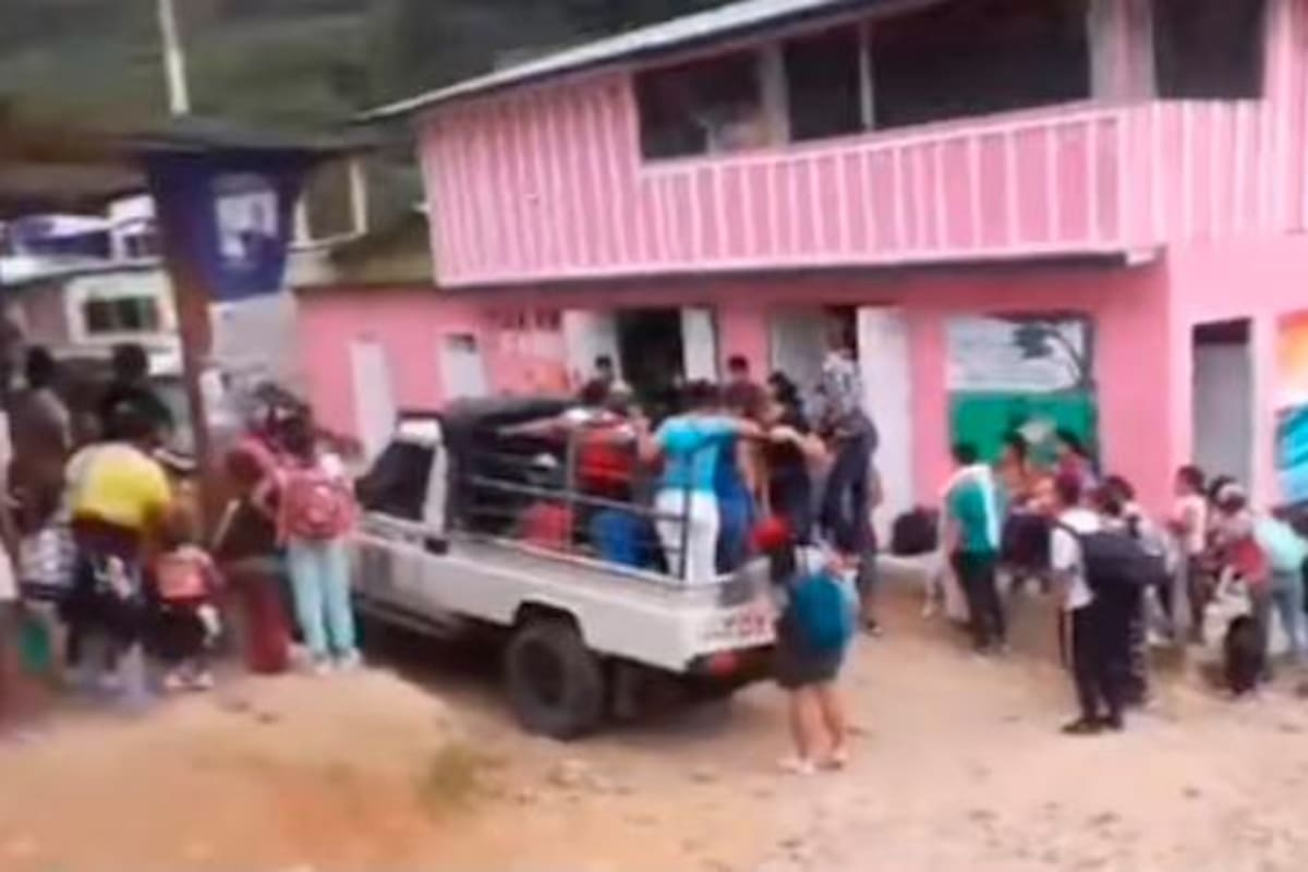 Más de mil personas desplazadas por enfrentamientos en el sur de Bolívar