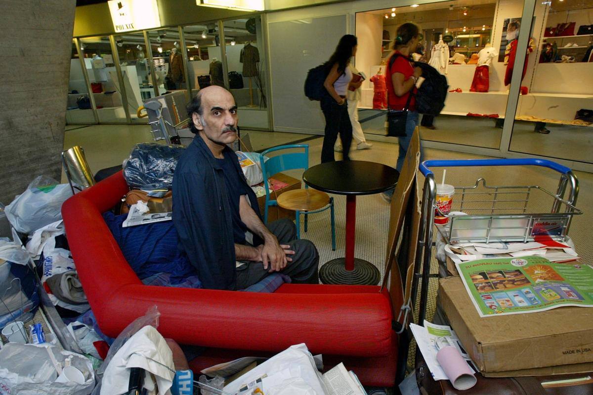 Muere hombre que vivió 18 años en un aeropuerto