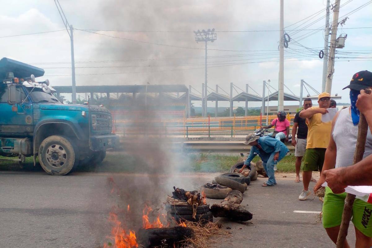 Nueva protesta contra Afinia por altos costos en facturas de energía