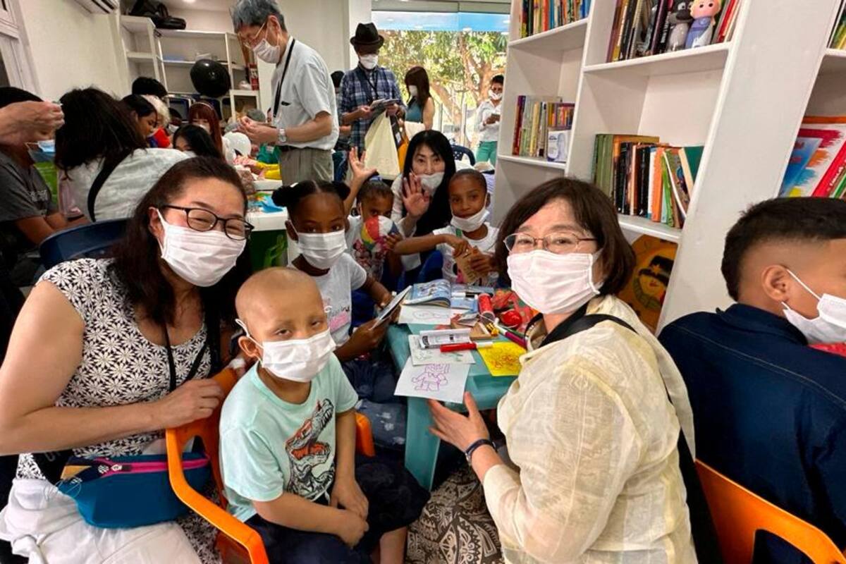 Empresarios japoneses visitaron a niños con cáncer en Cartagena