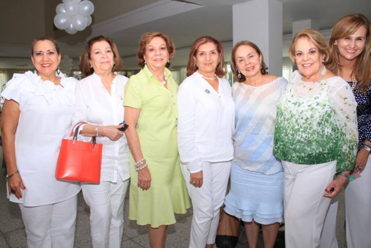 Merce de Franco, Thalma de Galindo, Nancy de Esmeral, Consuelo Barrios, Luz de Bravo, Ángela de Quessep y Clara Suárez. ZENIA VALDELAMAR