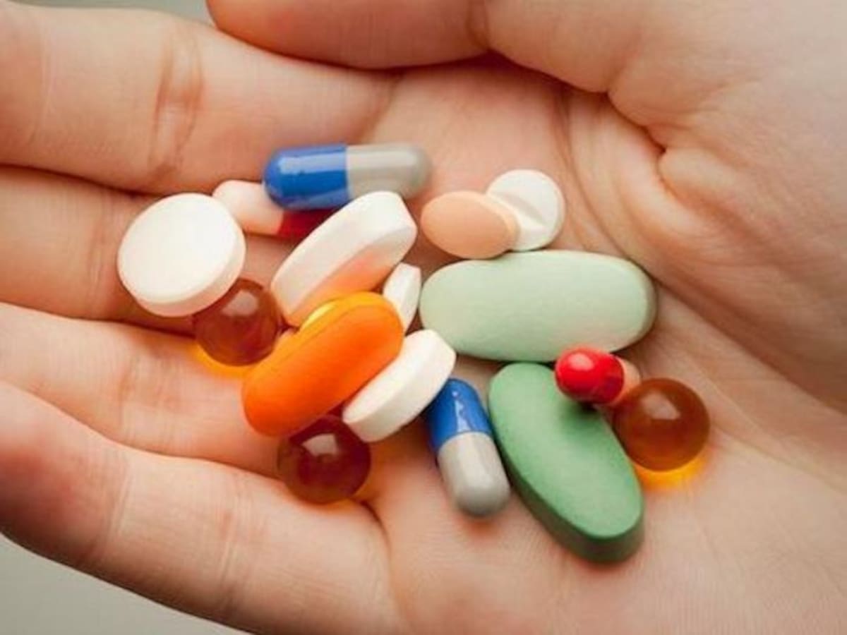 Acetaminofén, ampicilina, amoxicilina, cefalexina, azitromicina, ibuprofeno y combinaciones de acetaminofén con codeína u otros fármacos, son las medicinas más empleadas por los estudiantes. Web