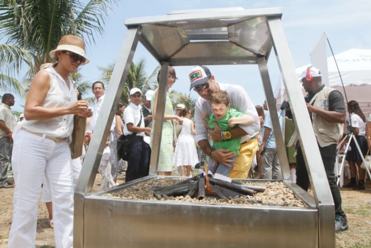 La “Hoguera de prejuicios y antivalores” está encendida en el parque de La Marina. Julio Castaño - El Universal