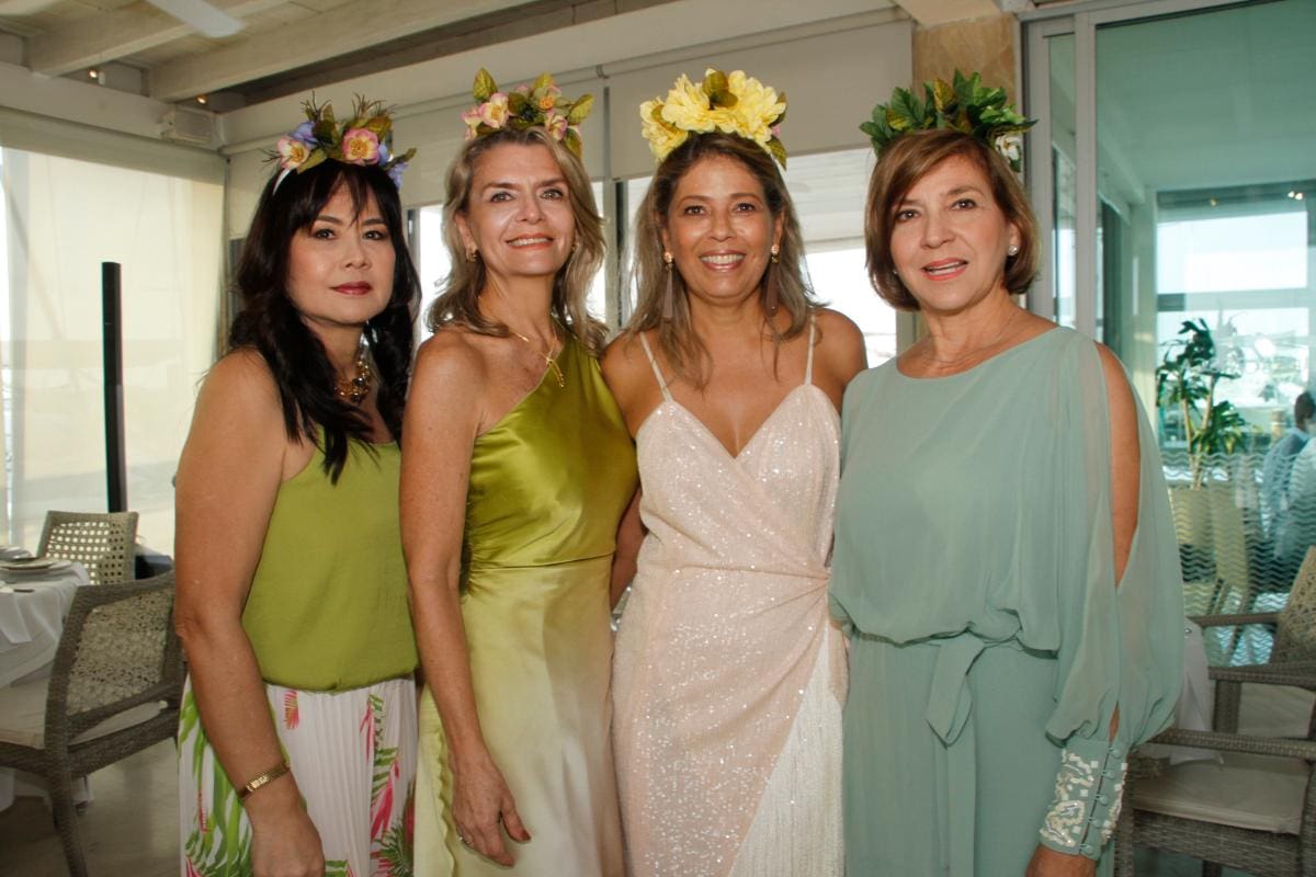Ruby de Méndez, Claudia Méndez, Aura María Martínez Méndez y Nora Porto.