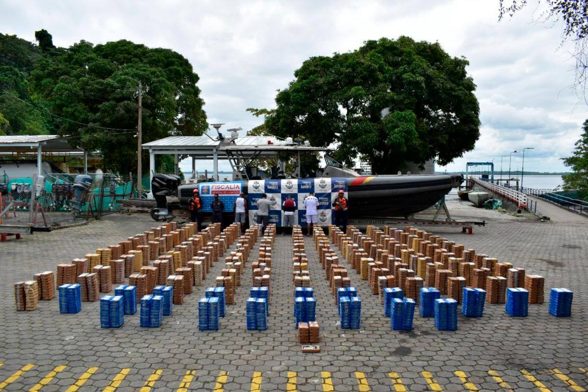 Incautan semisumergible con 4 toneladas de cocaína en frontera con Ecuador