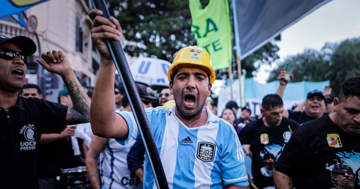 Sindicatos y movimientos sociales protestan contra la reforma laboral de Milei