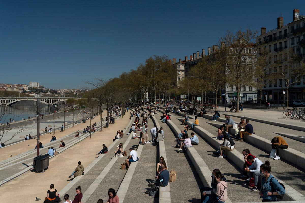 Francia acelera vacunas para el COVID-19 durante la Pascua