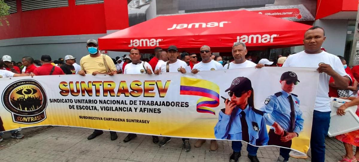 En la manifestación participan las centrales obreras y diferentes sindicatos de la ciudad. // Aroldo Mestre