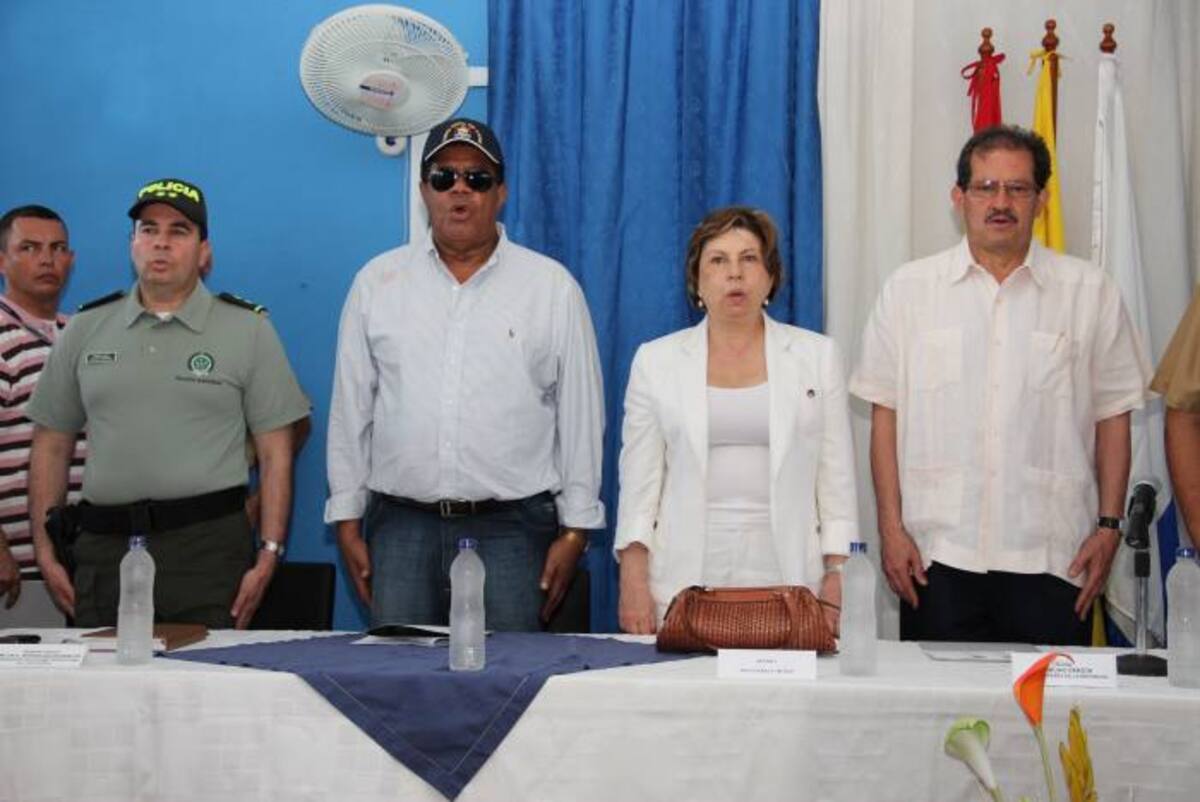 Entre los asistentes a este encuentro se encontraban el comandante de la Policía Metropolitana de Cartagena, brigadier general Carlos Rodríguez; el alcalde, Campo Elías Terán; el vicepresidente, Angelino Garzón y su esposa Monserrat Muñoz. GERMÁN GÓMEZ - EL UNIVERSAL