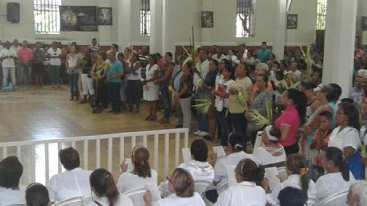Misa en la iglesia María Auxiliadora. Julio Castaño-El Universal
