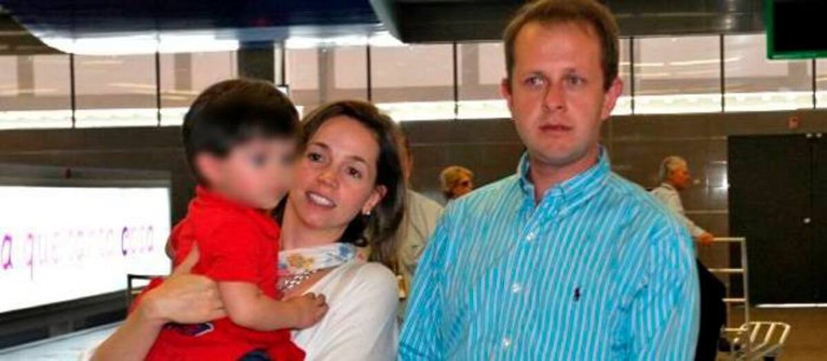 Andrés Felipe Arias, su esposa Catalina Serrano y su hijo. COLPRENSA