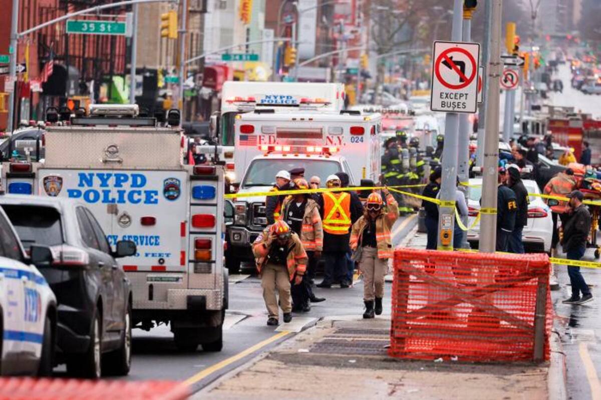 Al menos 16 heridos, ocho de bala, en el tiroteo en el metro de Nueva York