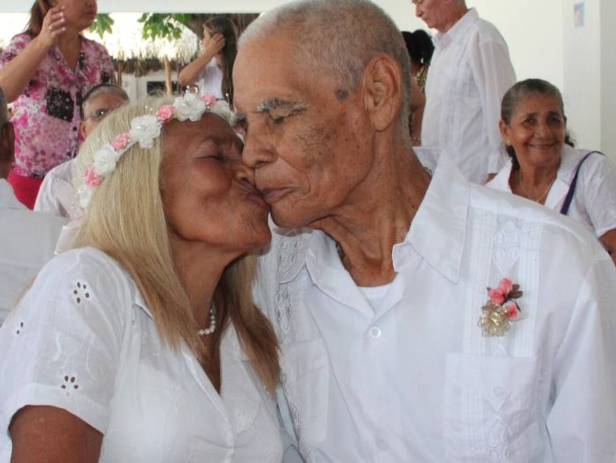 Esther Judith De León y Gil Blas Ramos García aseguran que siguen amándose igual que hace 52 años cuando se dieron el sí por primera vez. ERICA OTERO BRITO-EL UNIVERSAL