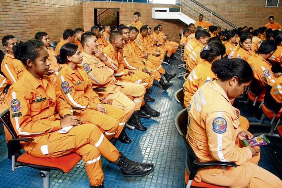 Los voluntarios de la Defensa Civil se reunieron con el Director Nacional del organismo. MANUEL SANTIAGO PÉREZ/EL UNIVERSAL/