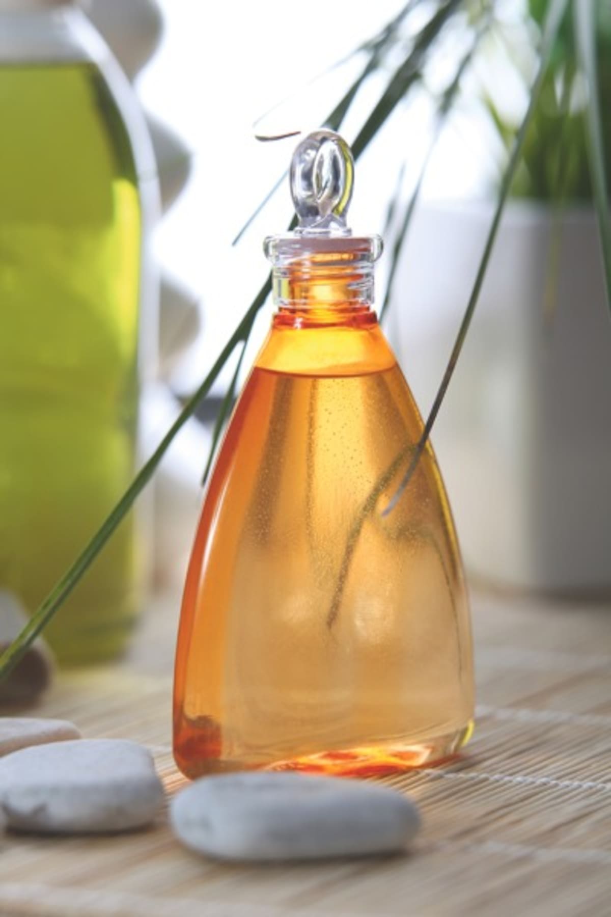 El aroma fresco, dulce y algo fuerte, del aceite de naranja, produce sensaciones relajantes.