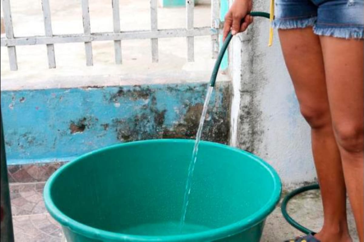 ¿Cómo garantizar la calidad del agua almacenada durante cortes de suministro?