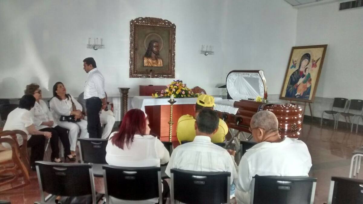 Familiares y amigos de Maria del Socorro se reúnen para el último adios ÓSCAR DÍAZ