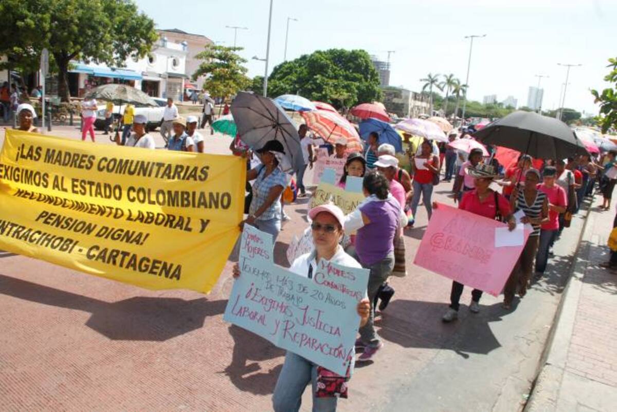 Desde las 9 de la mañana y hasta medio día se prolongó la manifestación de las madres comunitarias de Bolívar. ÓSCAR DÍAZ ACOSTA