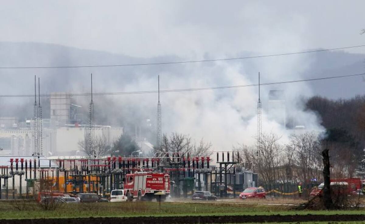 La fuerte explosión se produjo en una tubería de gas subterránea y provocó un incendio en seis edificios. EFE MOETZ / RKNOe HANDOUT