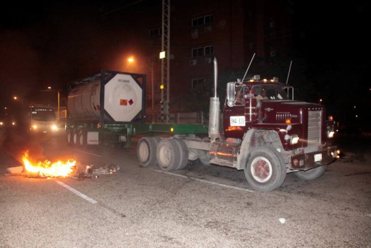 Luego de una hora, se normalizó el paso vehicular en la Avenida Crisanto Luque. Nayib Gaviria Amador