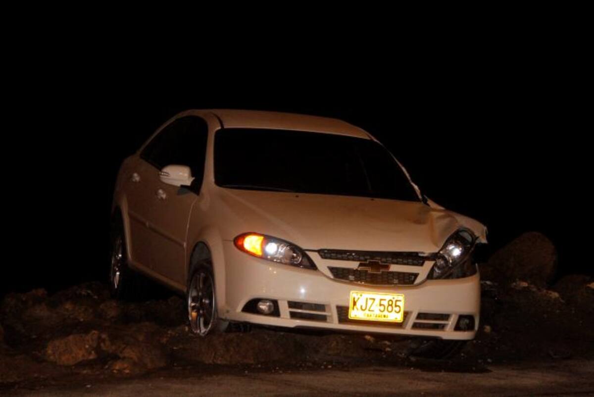 Afortunadamente el conductor y su acompañante resultaron ilesos del incidente y en el momento no iban pasando otros carros cerca. NAYIB GAVIRIA - EL UNIVERSAL.COM.CO
