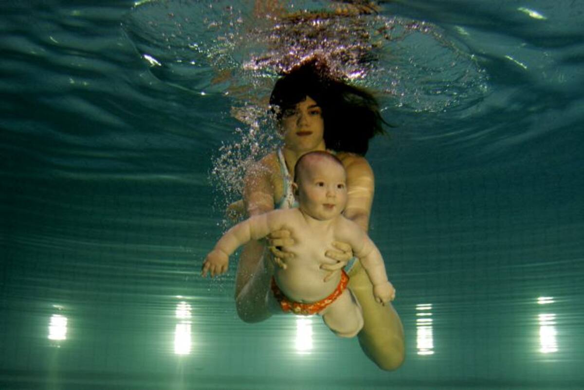 Talleres de natación para niños y madres gestantes. AP
