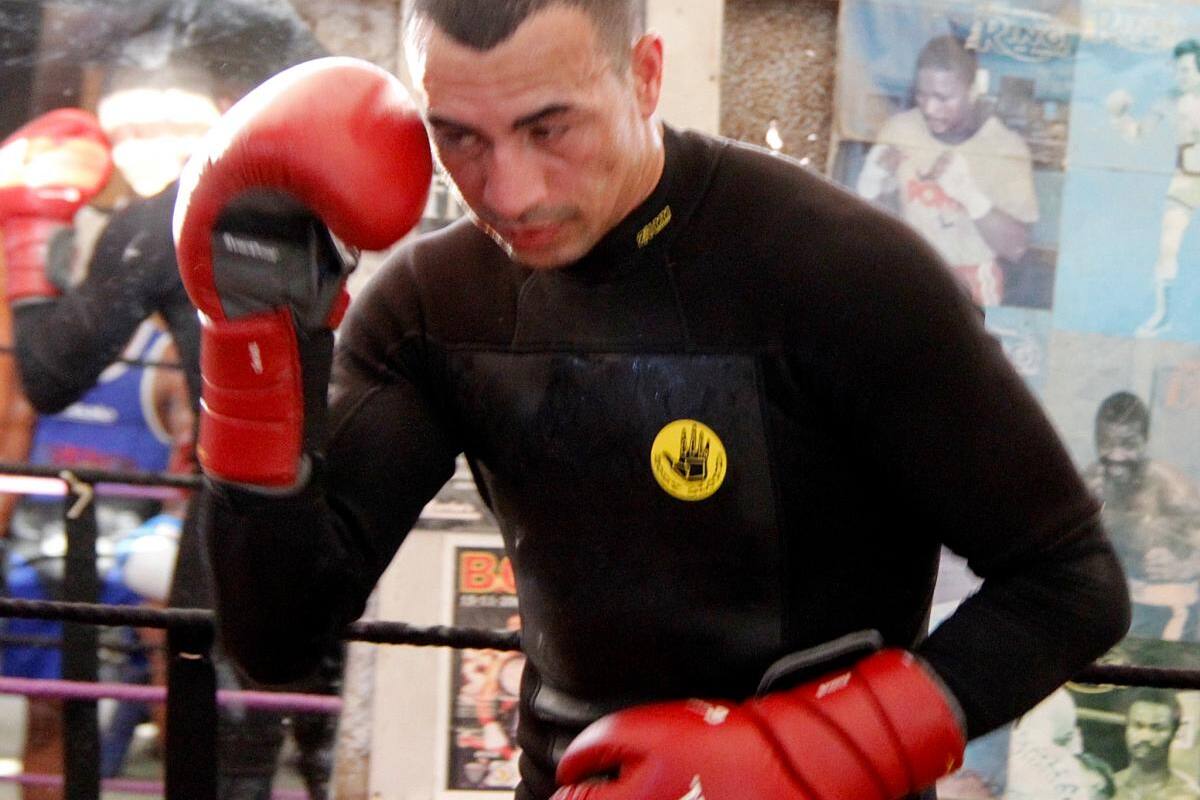 Alexander Brand se retira del boxeo, en exhibición en Bogotá ante Eléider Álvarez
