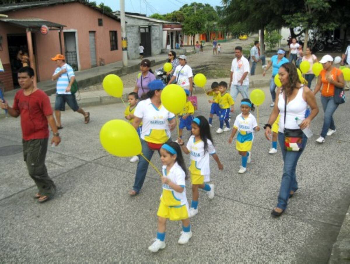La niñez feliz participó ayer del evento inaugural de los Juegos Internos del colegio Comfacor.