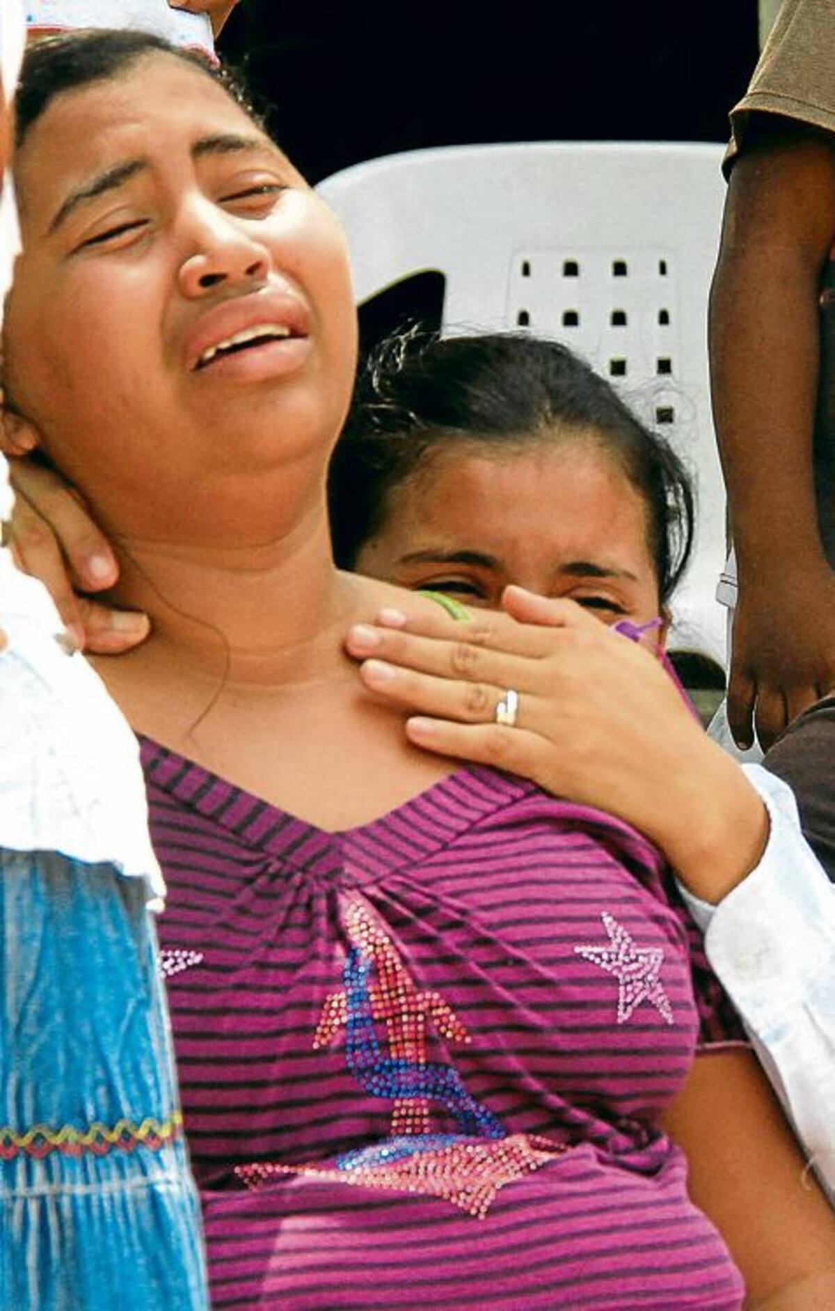 Jenniferth Moreno, viuda del electricista, no ha parado de llorar desde que un atracador acabó con su marido.