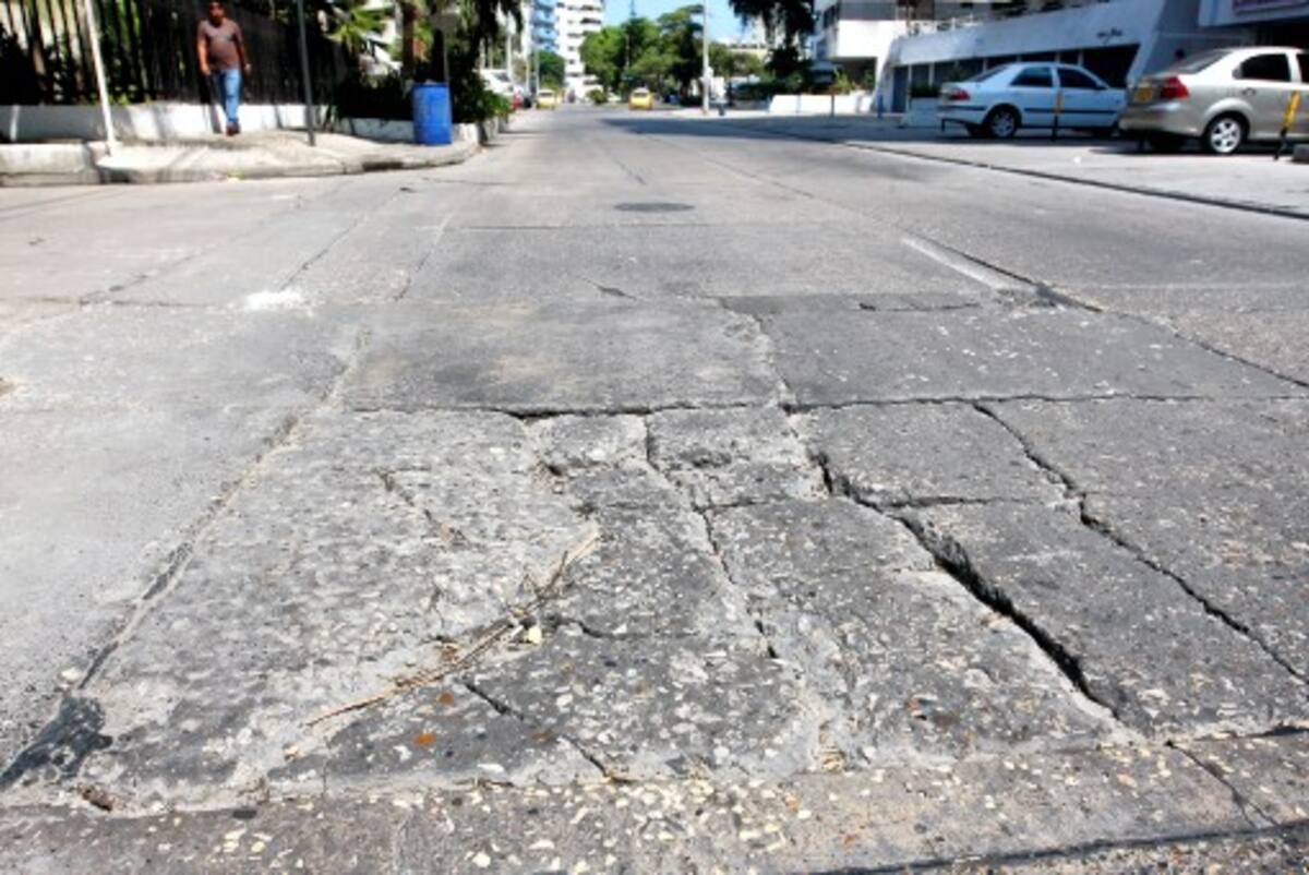 Las calles y andenes del sector estrato seis, están en mal estado, lo que ha provocado accidentes a adultos mayores y turistas. Oscar Díaz