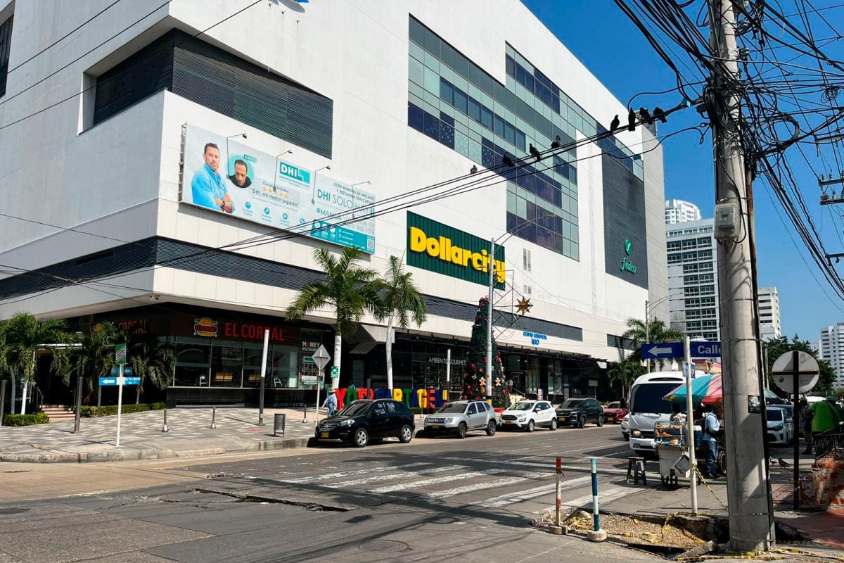 ¿Quién responde? Piden reparar huecos en vías de Bocagrande