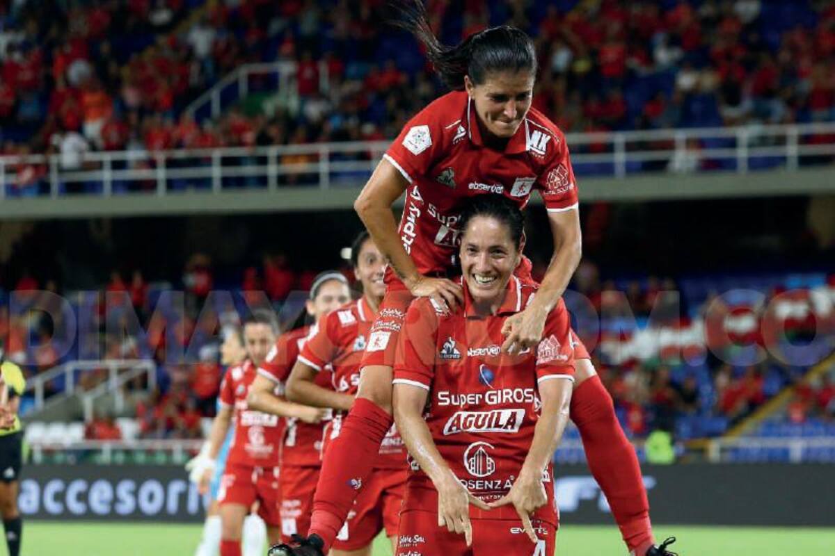 Video: el tremendo puño de jugadora del Pereira a una del América