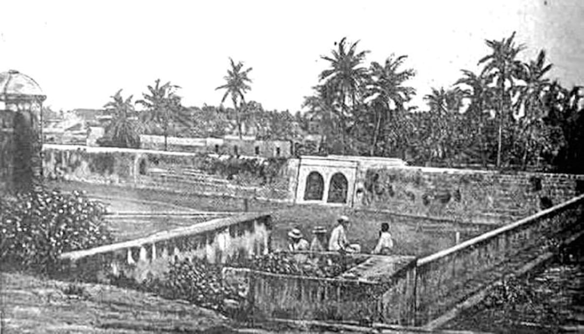 Desde el Baluarte de San Lucas, Puertas de la Paz y Concordia, en 1910. Fototeca Histórica de Cartagena