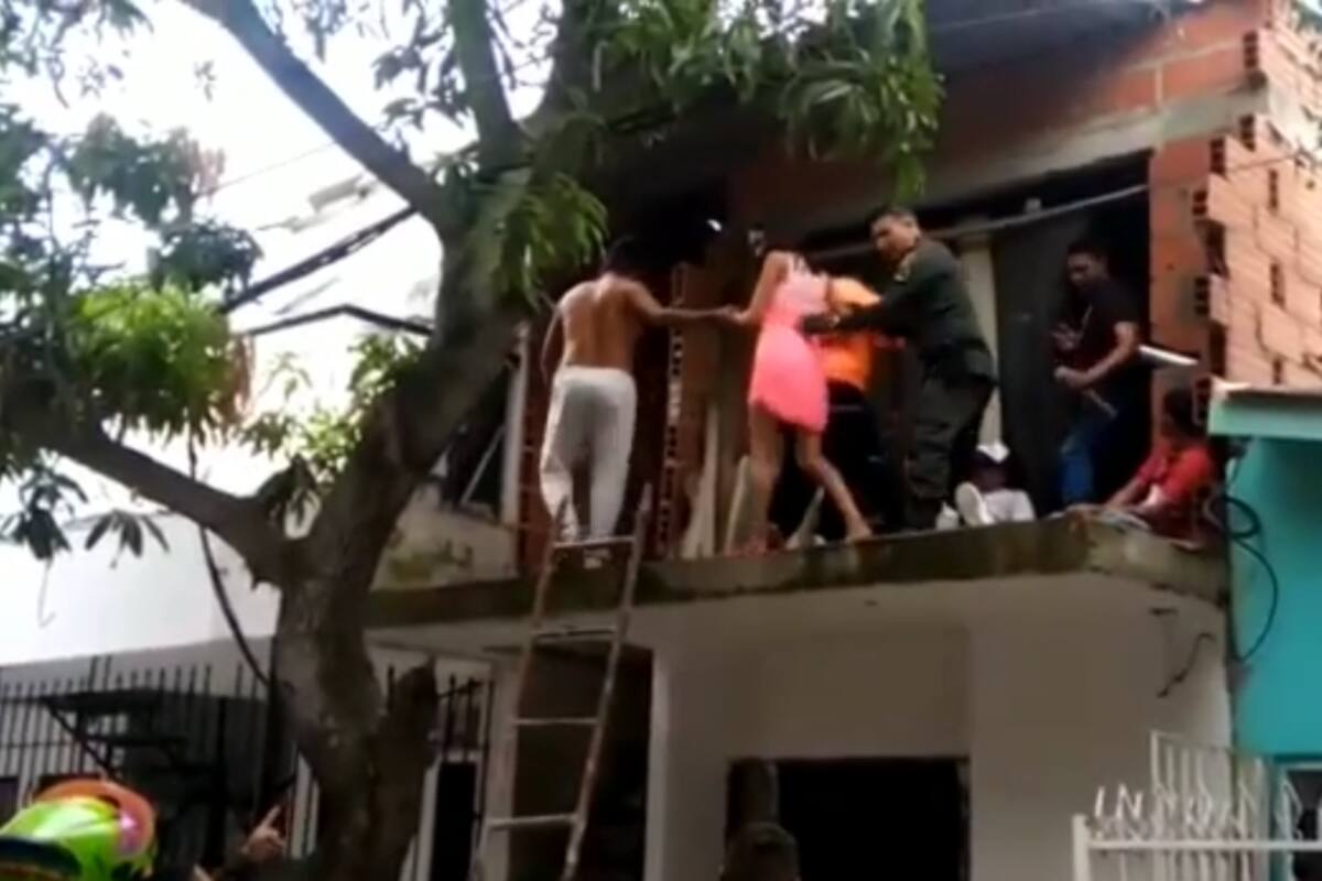 Video: Así fue el dramático rescate de niños atrapados al desplomarse casa
