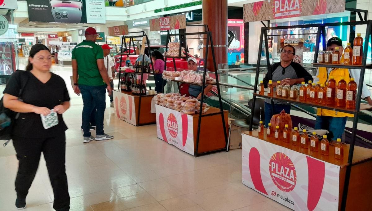 En siete módulos se ofrecen los productos de los campesinos de Bolívar. // HFA-EU
