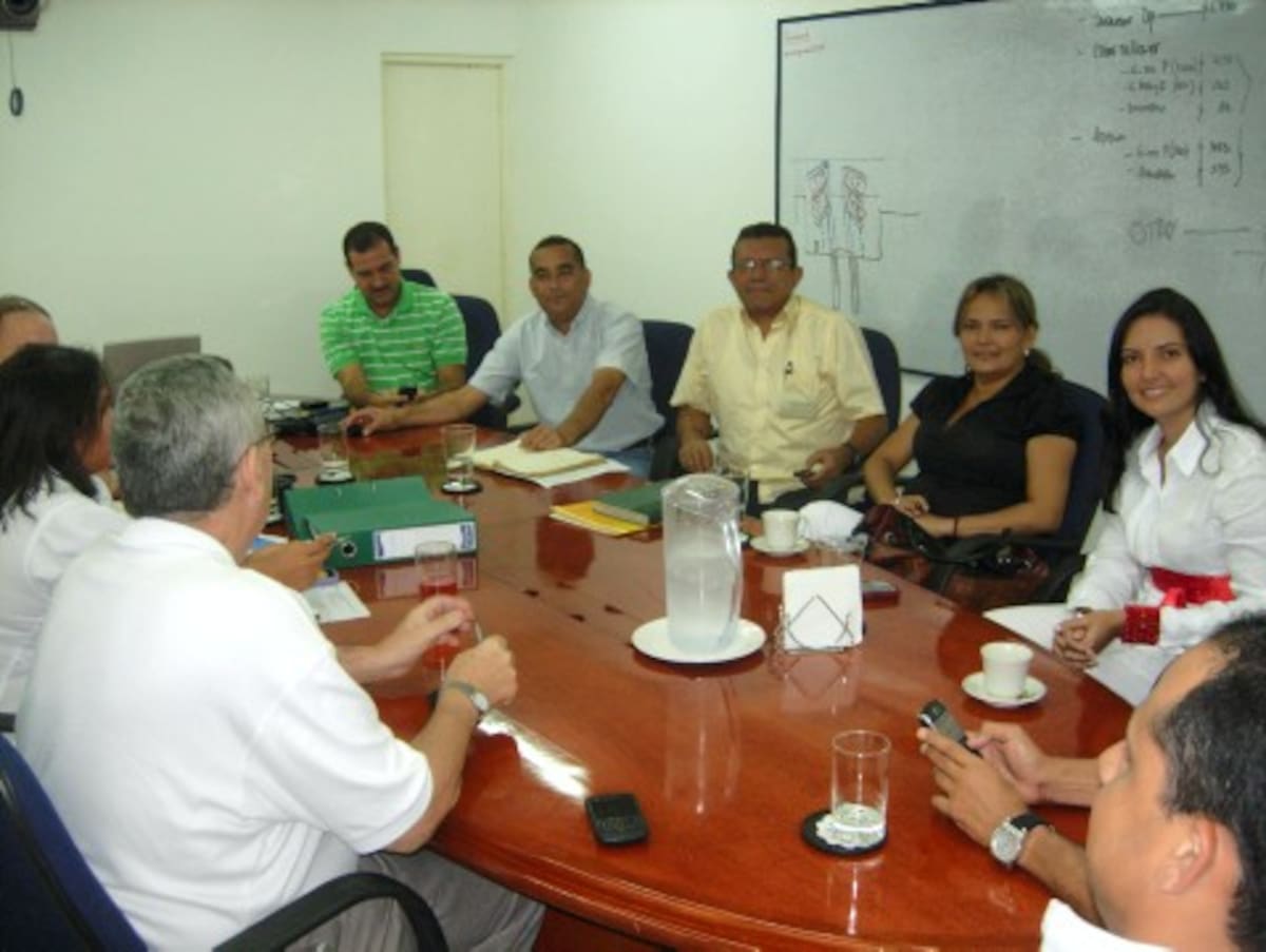 Algunos de los socios de Colombian Shipyards en la reunión celebrada ayer en Ferroalquimar.