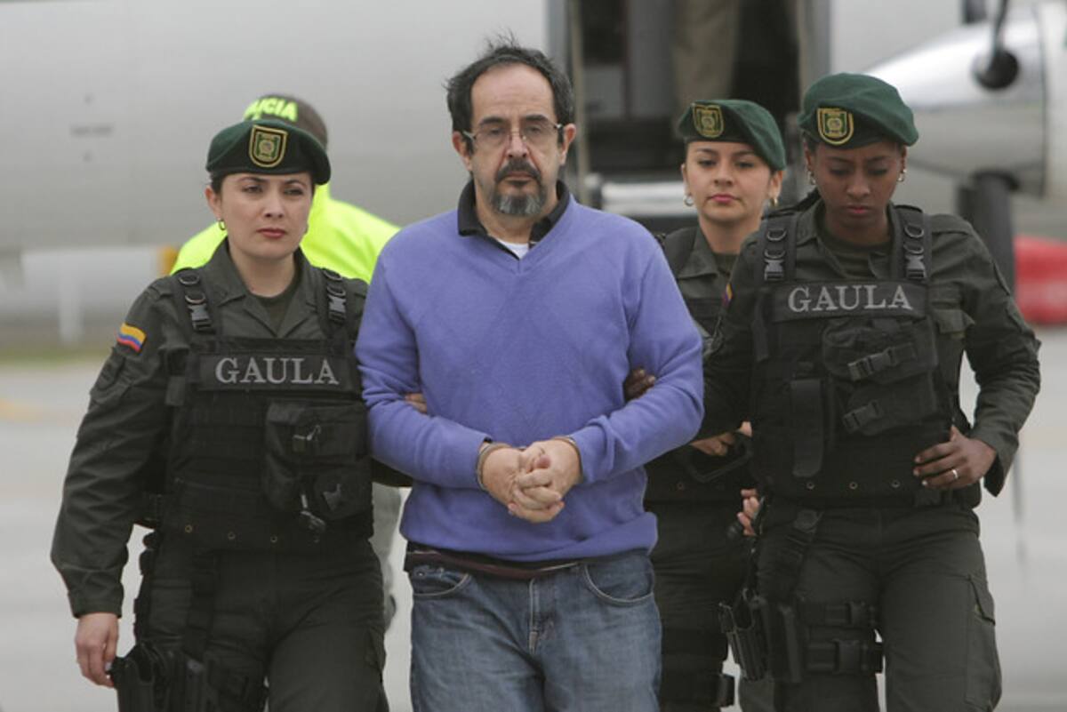 El pastor Álvaro Gámez, acusado de agredir sexualmente a más de 20 de sus feligreses, y que fue capturado en Honduras en la mañana del pasado viernes, llegó a la base Aérea Antinarcoticos de la Policía Nacional a eso de las cuatro de la tarde de este sábado. Colprensa