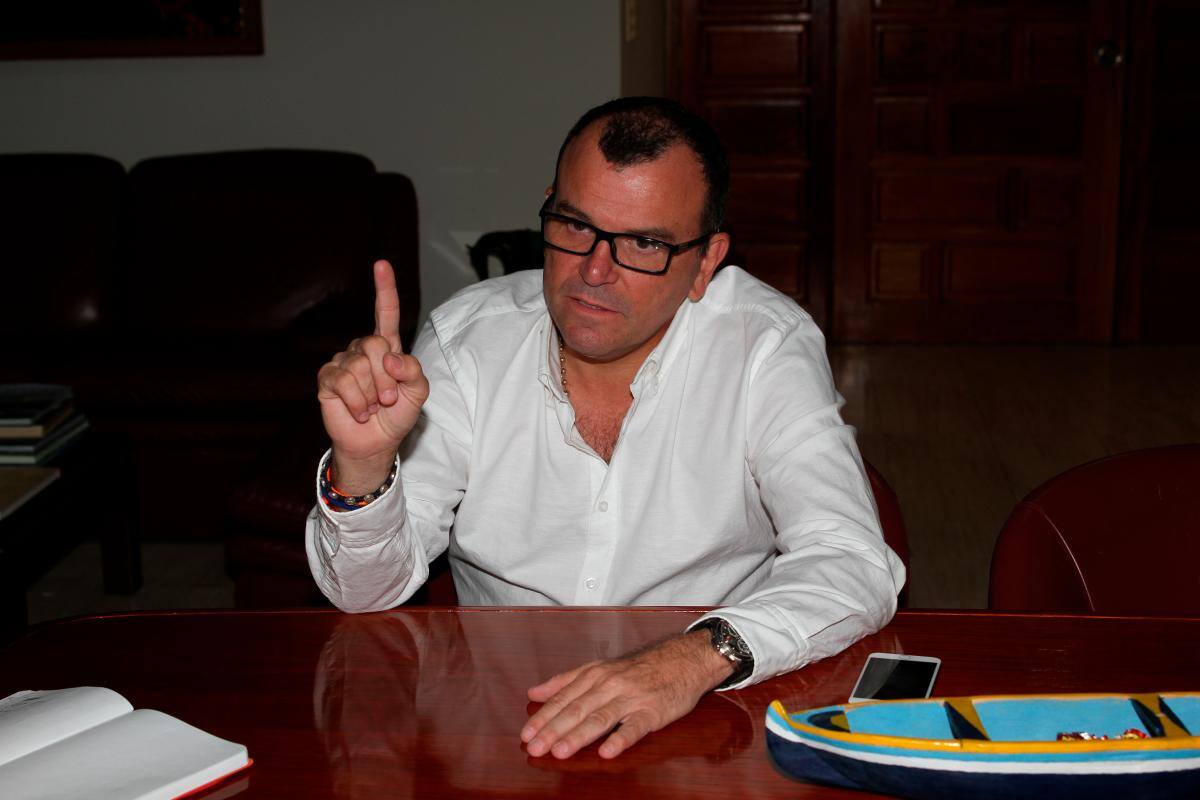 Nando Padauí fue intubado y su familia pide oraciones