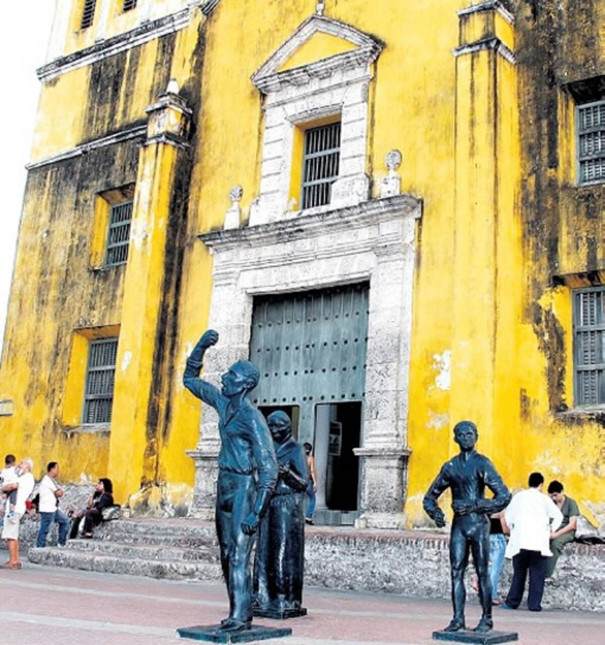 Plaza de la Trinidad en Getsemaní, con el monumento a Pedro Romero, uno de los protagonistas del 11 de noviembre de 1811.