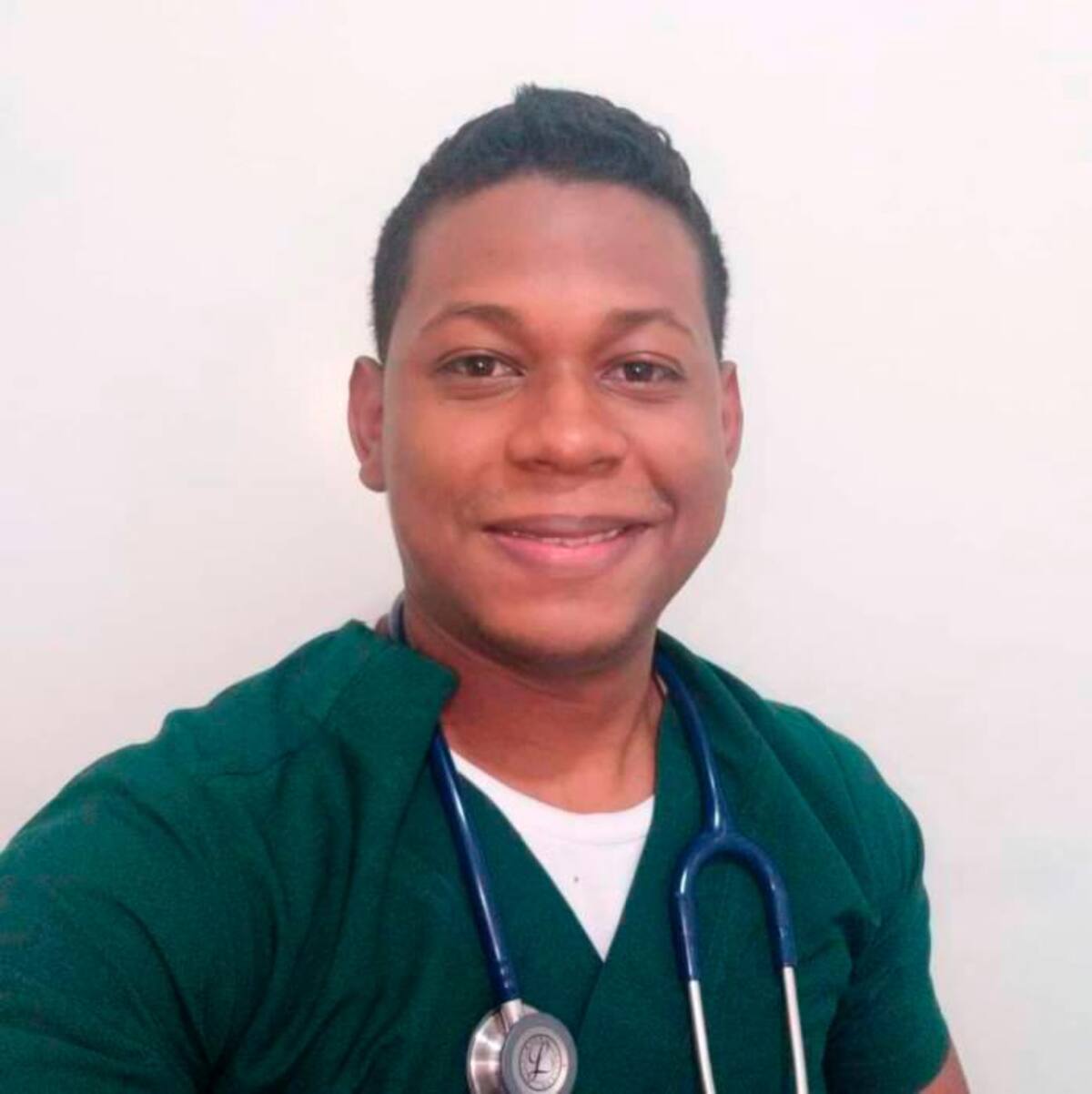 El médico Carlos Manjarrez Torres tenía 28 años y laboraba en la Clínica El Bosque. Residía con sus padres.
