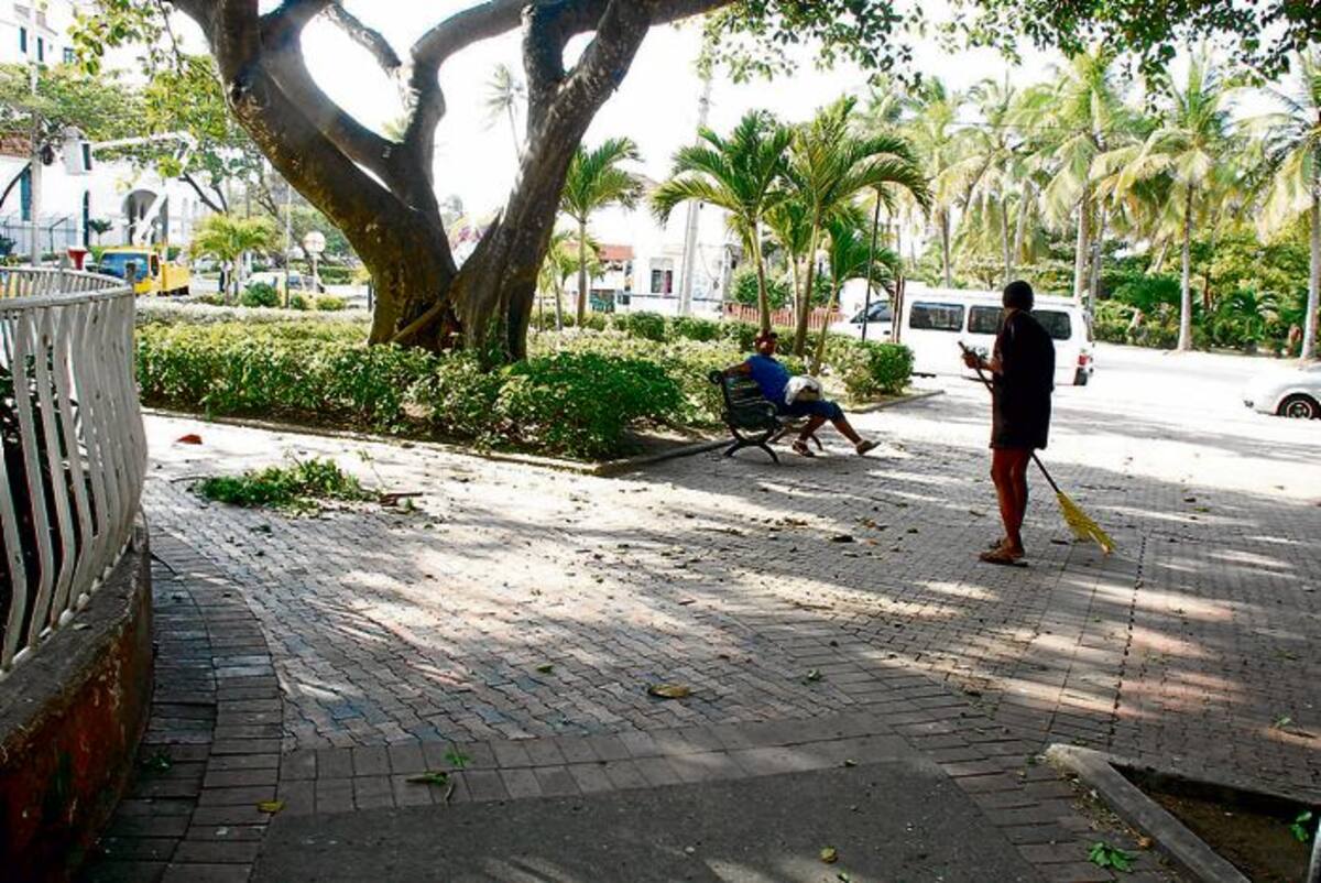 Un flujo grande de personas visitan el Parque Flánagan en épocas altas de turismo.