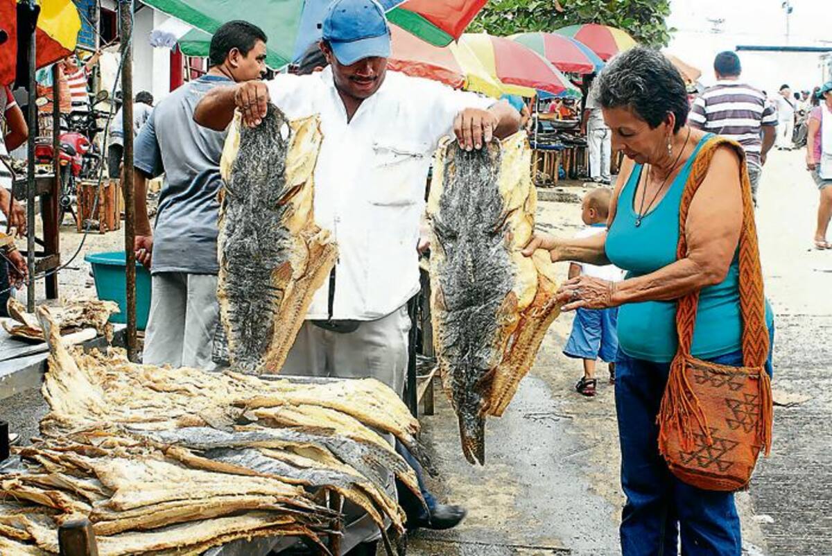 En los diferentes centros de abasto, el pescado es el de mayor demanda para los consumidores. MANUEL SANTIAGO PÉREZ/EL UNIVERSAL/