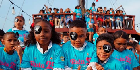 Aventura pirata en Cartagena: niños y niñas disfrutan a bordo del barco Phantom