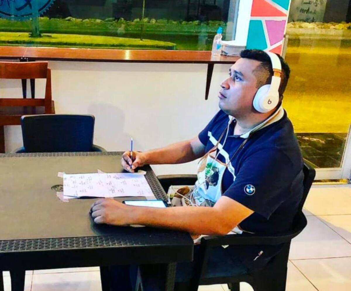 Daniel “El Buzo” Aguirre ha mantenido vigente La Hora del Buzo en el año de pandemia. Ha fortalecido sus redes digitales. //Cortesía