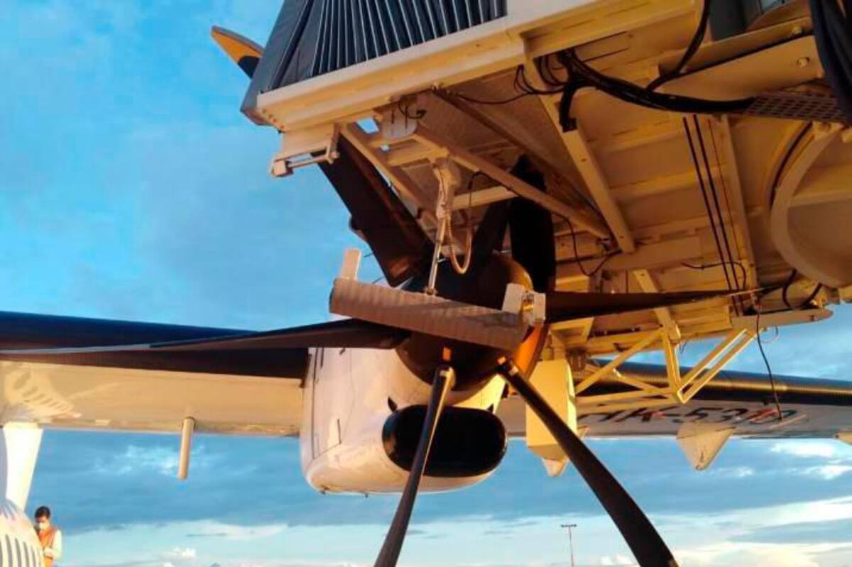 Uno de los motores del avión colisionó con el puente número 5.