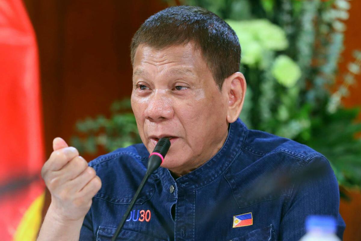 Presidente filipino promete vacuna a comunistas si dejan de luchar hasta diciembre