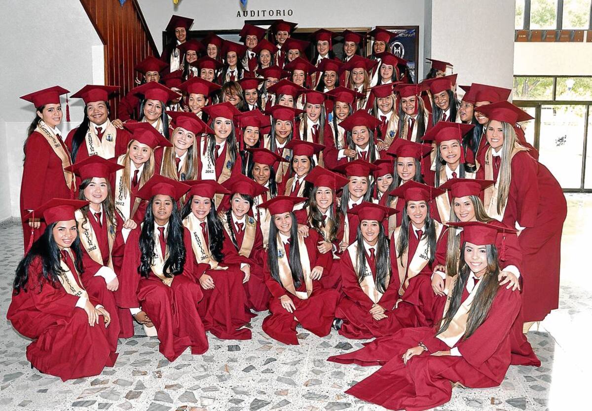 Promoción 2012 del Eucarístico: Grace A. Flórez, María Fernanda Garcerant, Adriana Segovia, Ana Marcela Romano, Kelly Mercado, Ana María Sánchez, Hermanas Suárez Gómez, Natalie Saladén, María Camila Acuña, María Fernanda Barrios, Laura Lobelo, Valentina Pérez, Luisa Fernanda Zuluaga, Marjo-rie Guardela, María Camila Osorio, María Paula Piñerez, Ileana Bolívar, María Camila Carrasquilla, María Claudia Milanés, María Alejandra Pinzón, Valeria Guardo y Stephanie Saladén. Maruja Parra/El Universal/