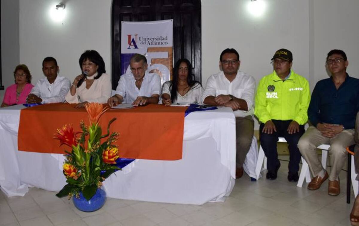 La rectora, Rafaela Vos Obeso, y el gobernador del Atlántico, Eduardo Verano, ofrecieron ayer una rueda de prensa en Barranquilla para alertar a la comunidad Q'hubo Barranquilla