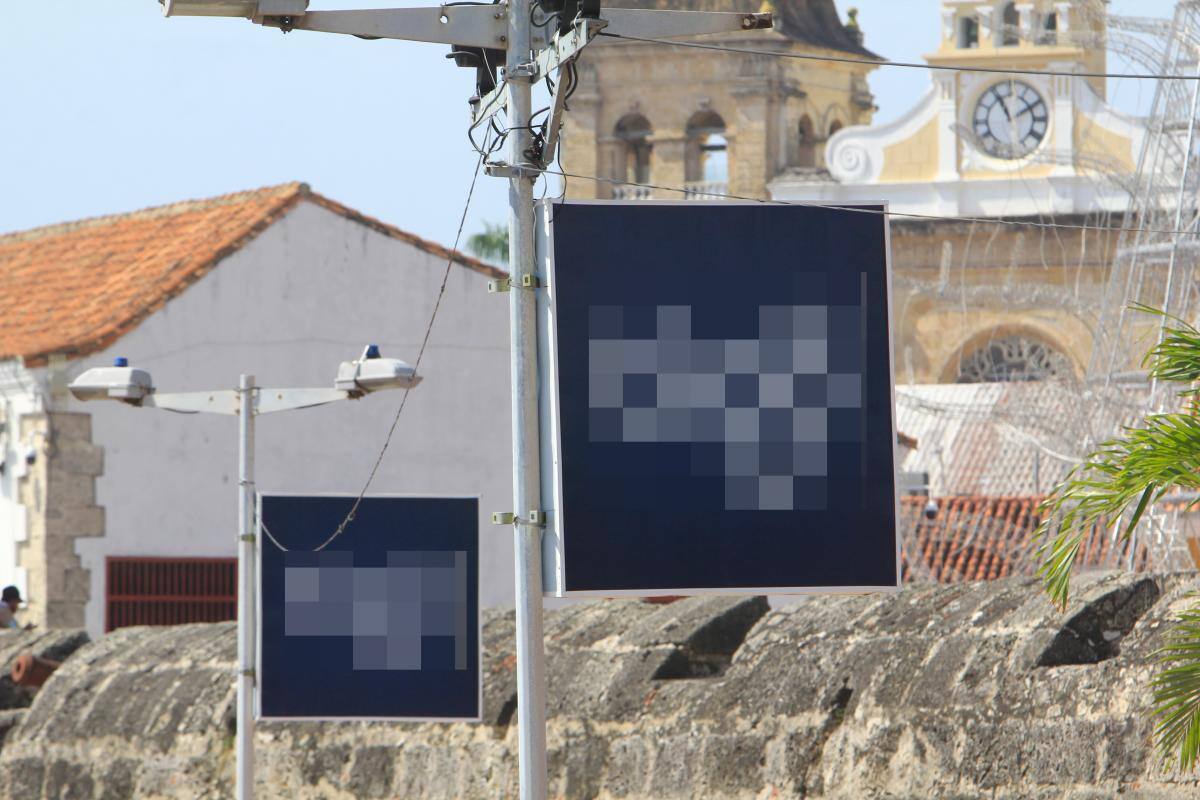 ¿Contaminación visual? Críticas por vallas publicitarias en el Centro Histórico
