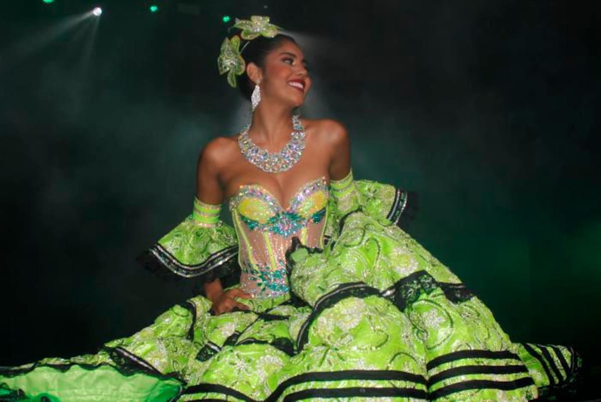 La representante del barrio Bostón lució un llamativo traje color verde. //Foto: Zenia Valdelamar- El Universal.